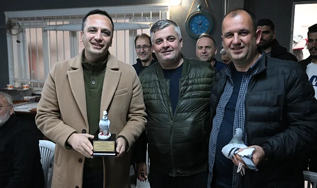 İzmir Bornova'da Başkan Eşki'ye teşekkür plaketi