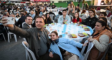 İzmir Bornova'da Kadir Gecesi'nde büyük iftar buluşması