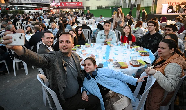 İzmir Bornova'da Kadir Gecesi'nde büyük iftar buluşması