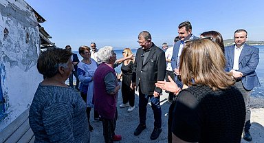 İzmir Foça'da Başkan Tugay'dan inceleme