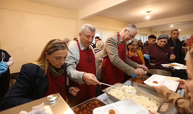 İzmir Güzelbahçe'de evlere sıcak servis
