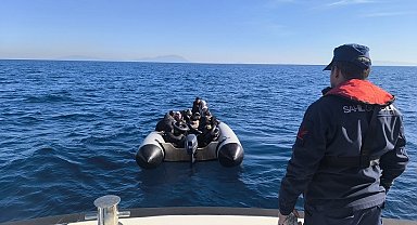 İzmir'de 55 göçmen kurtarıldı, 2 göçmen kaçakçısı yakalandı