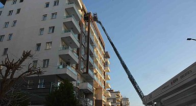 İzmir'de 7 katlı binada yangın