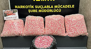 İzmir'de araçta 160 binden fazla uyuşturucu hap ele geçirildi