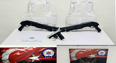 İzmir'de çok sayıda silah ele geçirildi: 5 gözaltı