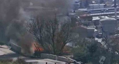 İzmir'de gecekondu alev alev yandı