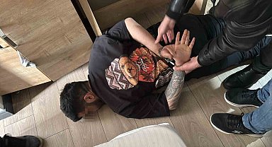 İzmir'de taksiciyi gasbeden şahıs otel odasında yakalandı