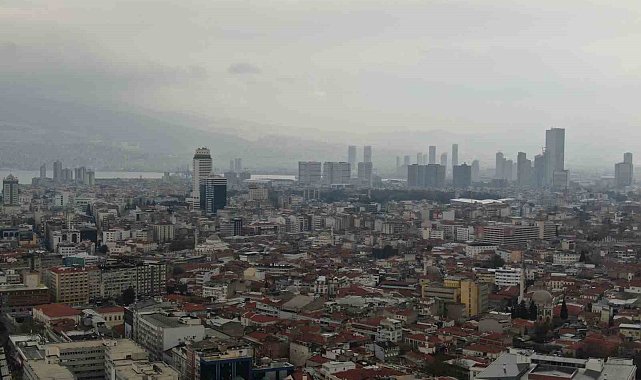 İzmir'e sis değil çöl tozu bulutu çöktü: Hava griye büründü