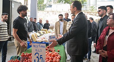 İzmir'de Başkan Eşki'den pazaryeri ziyareti