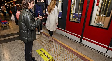 İzmir'de güçlü mesaj: #çizgiyigeçmeyin