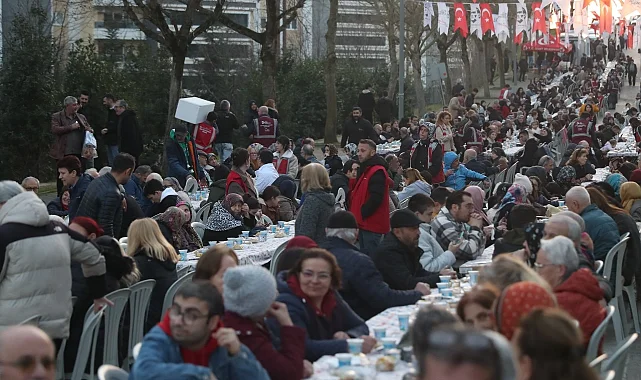 İzmit'te Başkan Hürriyet, vatandaşlarla buluştu