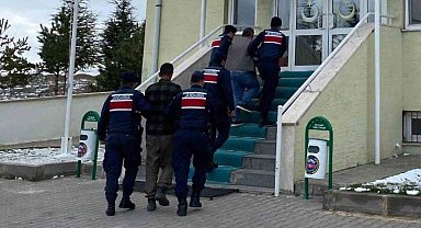 Jandarma 12 kamerayla iz sürdü: Traktör hırsızları yakalandı
