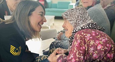 Jandarma bayramda yaşlı çınarları unutmadı