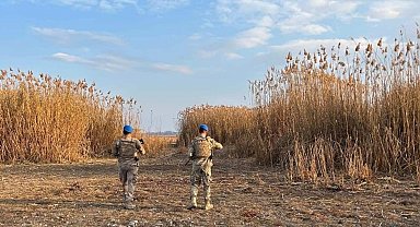 Jandarma Eber Gölü'nü havadan ve karadan koruyor