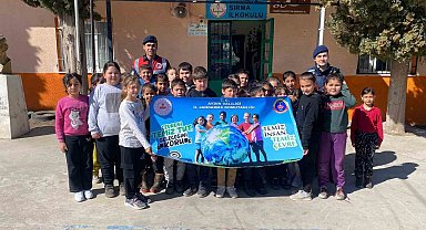 Jandarma ekipleri öğrencileri bilgilendirdi