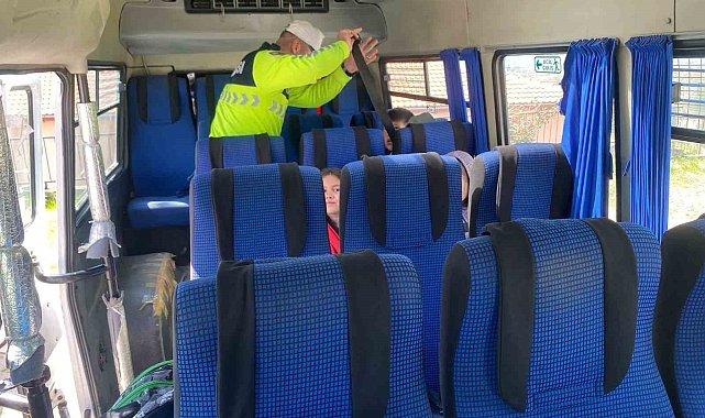 Jandarma ekipleri okul servis araçlarını denetledi