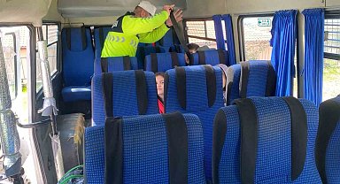 Jandarma ekipleri okul servis araçlarını denetledi