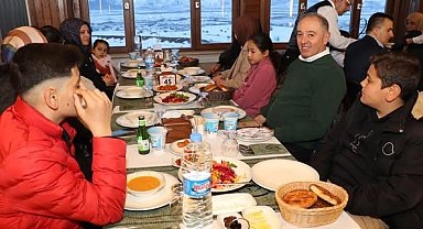 Jandarma iftarda çocukları ağırladı