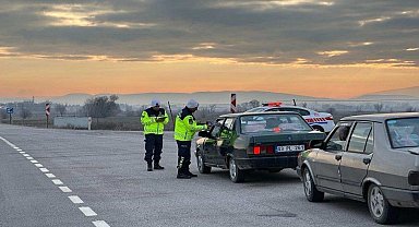 Jandarma trafik ekipleri sürücüleri bilgilendirdi