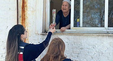 Jandarma yaşlı çınarları unutmadı
