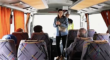 Jandarma yolcu gibi bindiği otobüsü denetledi