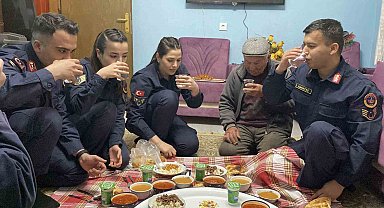 Jandarmadan gaziye sürpriz iftar