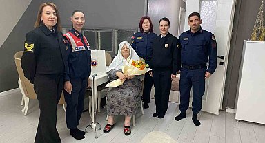 Jandarmadan "Rükiş Anneanne" Rukiye Eryiğit'e anlamlı ziyaret