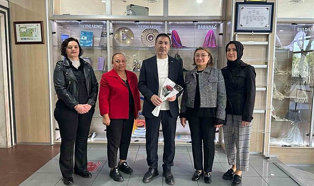 Kadın girişimciler, kadınları kendi ürettikleri çiçeklerle sevindirdi