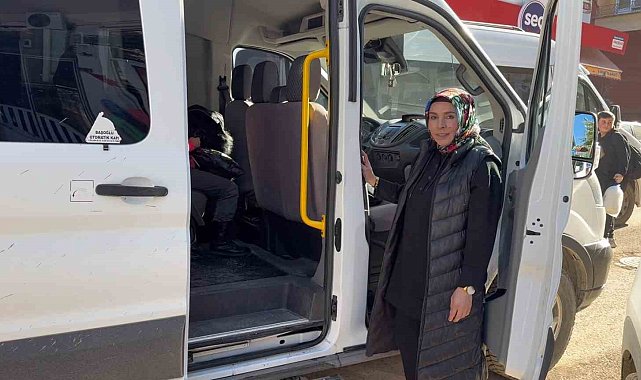 Kadın okul servis şoförü 12 yıldır direksiyon başında