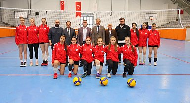 Kadın voleybol takımı antrenmanlara başladı
