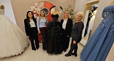 Kadına şiddete dikkat çekmek için 8 Mart'a özel siyah gelinlik tasarladı