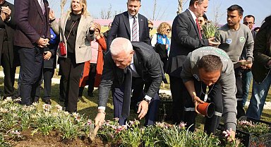 Kadınlar Günü'nde çiçekler toprakla buluştu