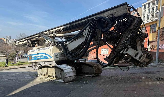 Kağıthane'de iş makinesini çeken halat koptu, 2 kişi yaralandı
