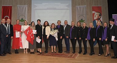 Kahraman hekimlerin hayatını meslektaşları Bursa Osmangazi'de oyunla anlattı