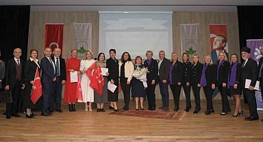 Kahraman hekimlerin hayatını meslektaşları teatral oyunla anlattı