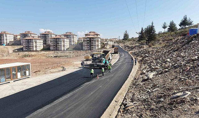 Kahramanmaraş Büyükşehir Belediyesi, Türkoğlu'nda yolları yeniliyor