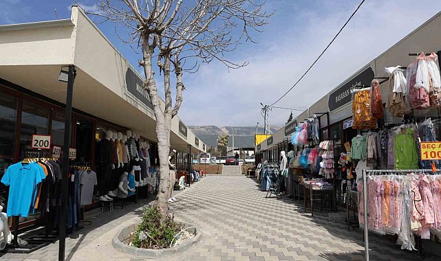 Kahramanmaraş'ta Derepazarı esnafına yeni iş yerleri teslim edildi