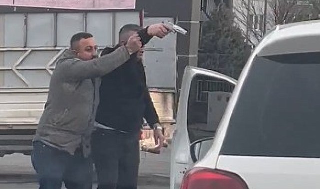 Kahramanmaraş'ta iki sürücü arasında kavga: Biri bagajı açınca diğeri tabanca çekti