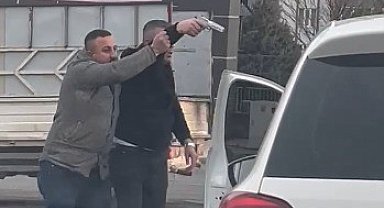 Kahramanmaraş'ta iki sürücü arasında kavga: Biri bagajı açınca diğeri tabanca çekti