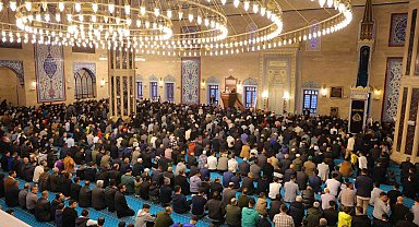 Kahramanmaraş'ta Ramazan Bayramı coşkusu: Binlerce kişi Abdülhamid Han Camii'nde bayram namazı kıldı