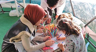 Kahramanmaraş'ta Ramazan panayırında çocuklar doyasıya eğleniyor