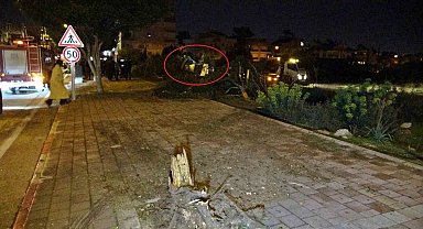 Kaldırıma çarpıp bahçeye uçan otomobilin sürücüsü polisten acı haber