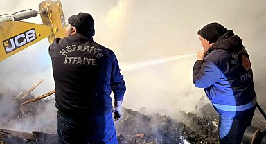 Kalkancı köyünde ev ve odunluk yandı
