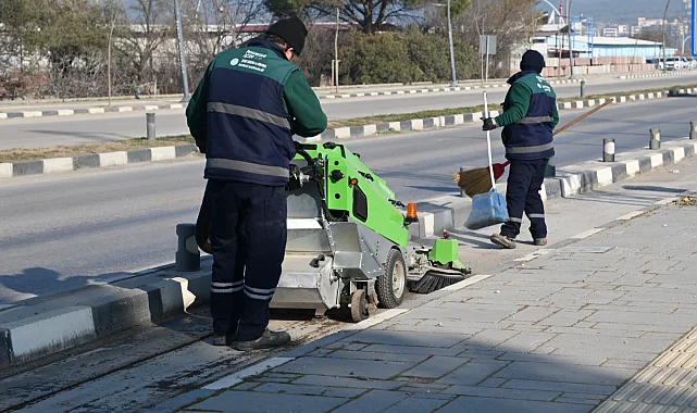 Kampüs yolundaki bisiklet yolu yenileniyor