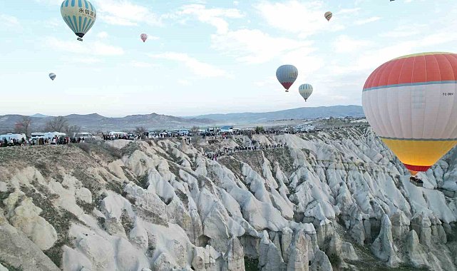 Kapadokya'da yeryüzü de gökyüzü de doldu