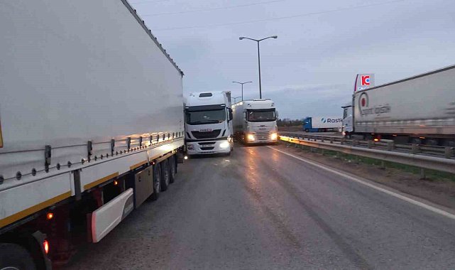 Kapıkule'de tır sürücülerine gelen yanlış SMS 10 kilometre kuyruğa neden oldu