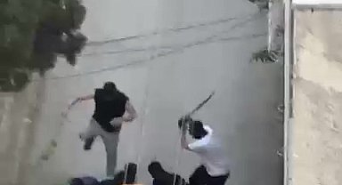 Kar maskeli şahıslar dehşet saçtı: Bir kişiyi sopayla dövüp kaçtılar