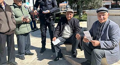 Karacasu'da polis ekipleri vatandaşları bilgilendirdi
