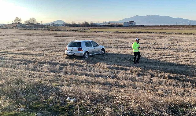 Karaman'da otomobil tarlaya uçtu: 2 yaralı