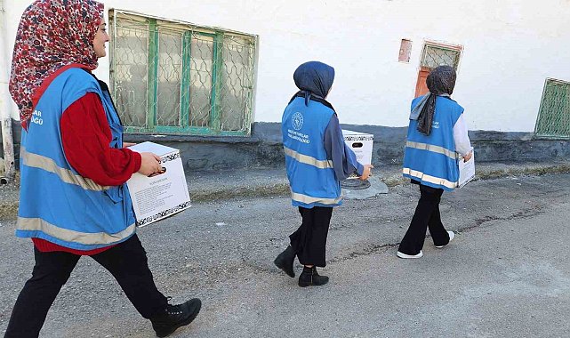 Karaman'da yurt öğrencileri yardım kolilerini ihtiyaç sahiplerine ulaştırdı